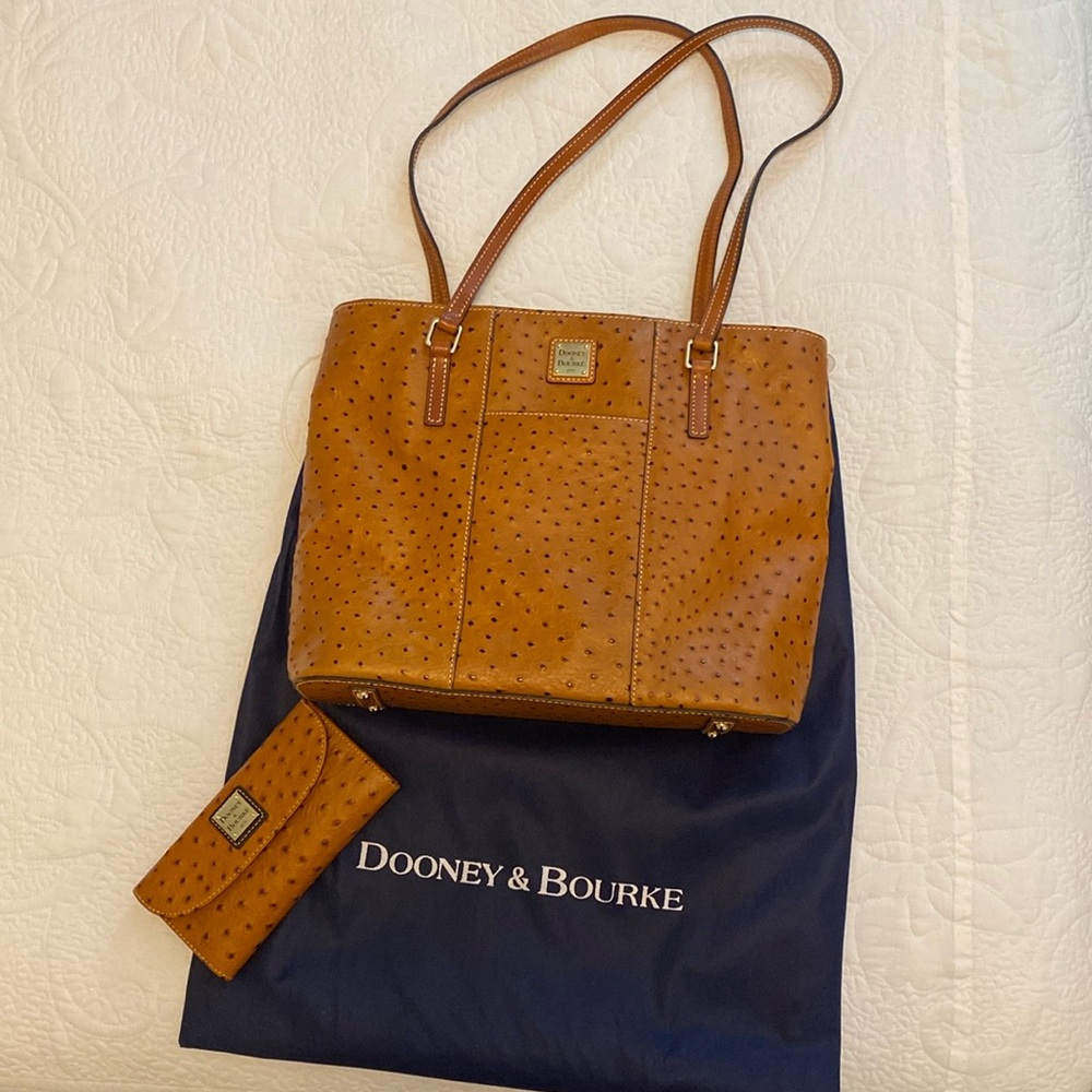 Dooney & Bourke Tote with marching Wallet